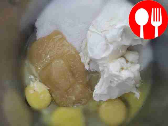 Просейте муку с какао и соедините их. Отдельно...