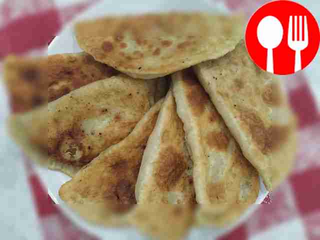 Нежные чебуреки с брынзой и зеленью