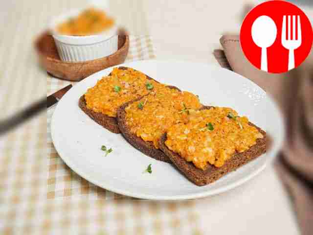 Кабачковую икру подавайте в качестве закуски,...