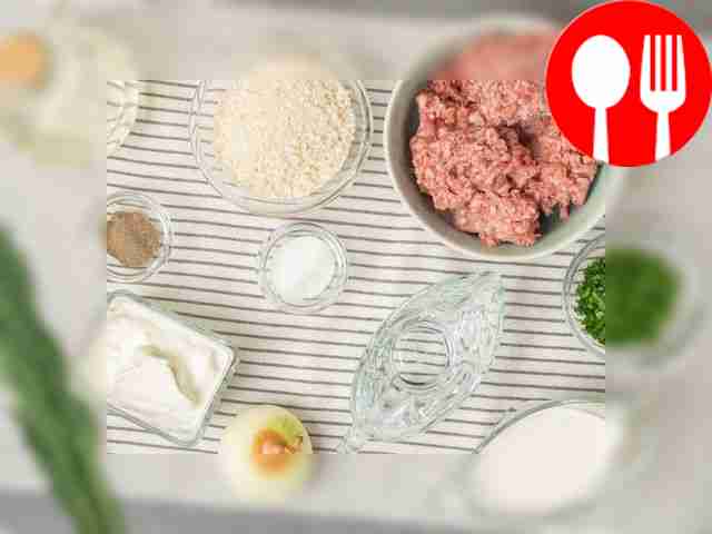 Разместите необходимые продукты на рабочей...