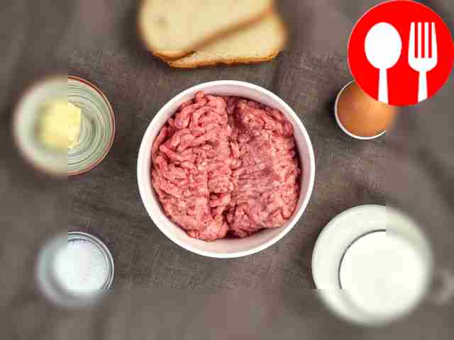 Говядину помойте и промокните. Зелень...