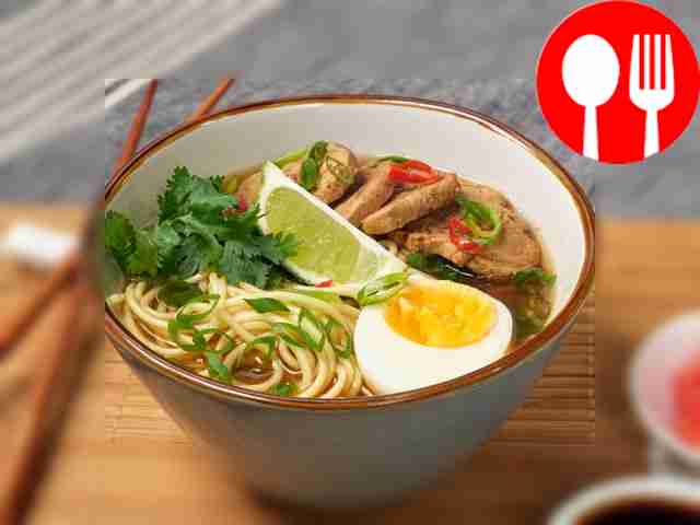 Кинзу, зелёный лук и укроп мелко нарежьте и...