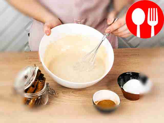 Тщательно перемешайте венчиком.