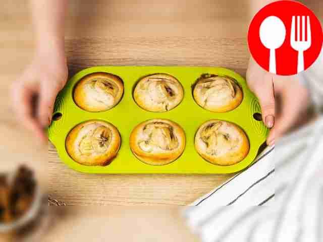 Оставьте маффины остывать при комнатной...