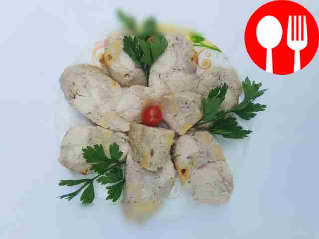 Аппетитная ветчина из курицы и свинины