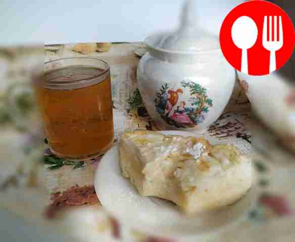 Разрежьте суфле на порции, полейте...