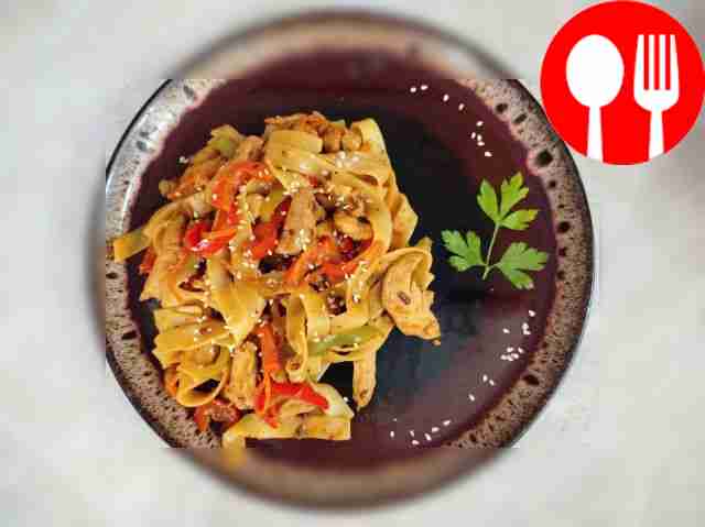 Ароматная курица с лапшой