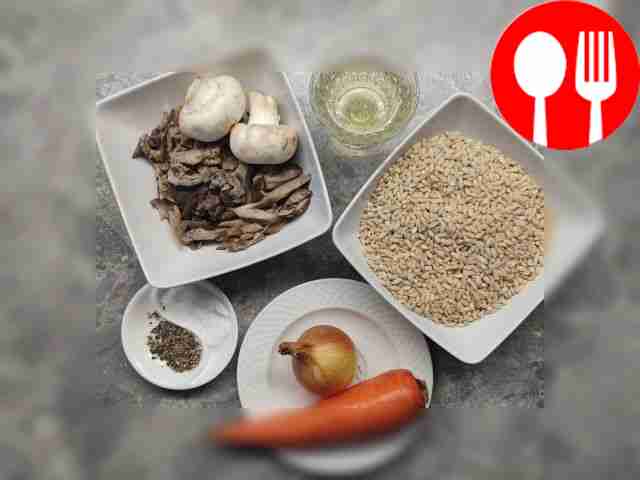 Промойте крупу под проточной водой. Очистите...