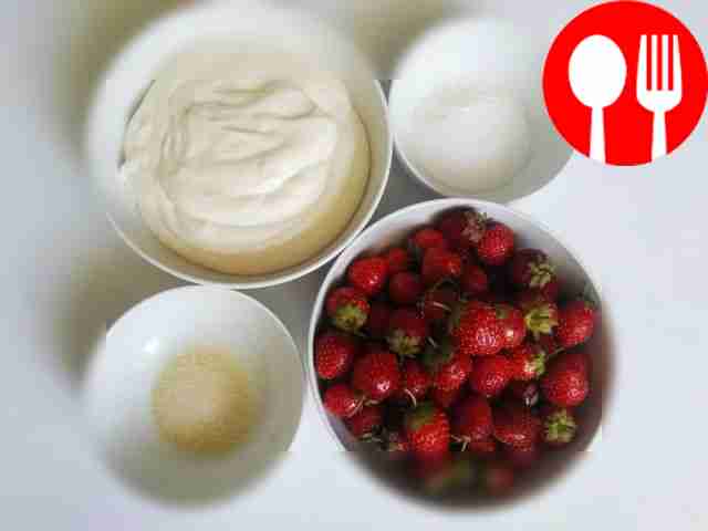 Помойте клубнику, удалите плодоножки и...