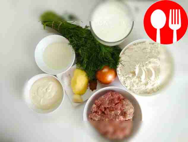 Очистите лук и чеснок, помойте их холодной...