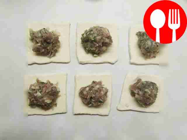 Разделите подготовленное тесто на две части и...