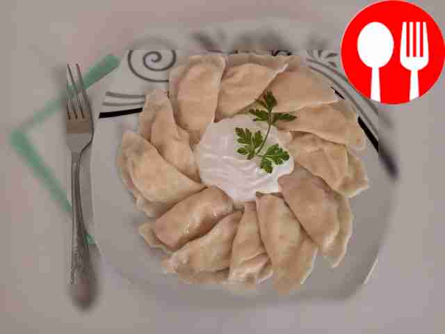 Вареники на сметане с начинкой из творога