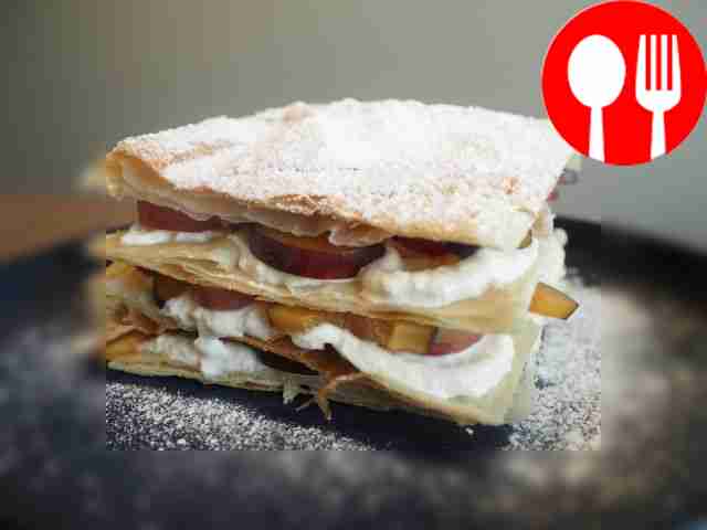 Хрустящий десерт с фруктами и рикоттой