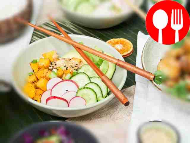 Поке с арахисовым соусом