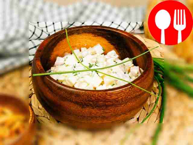 Салат с ветчиной и маринованными опятами