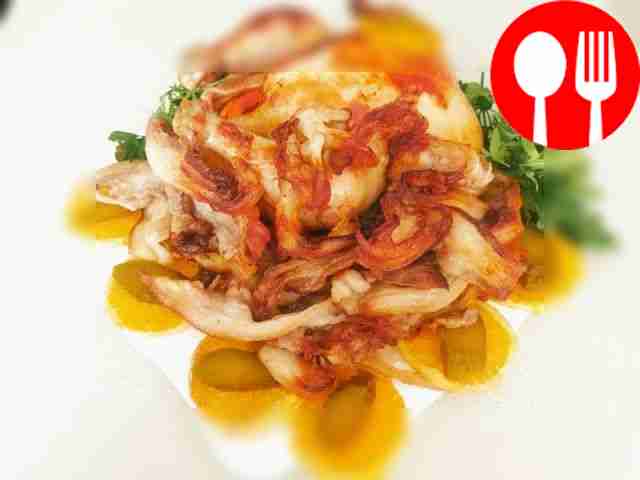 Оригинальный цыпленок на беконе и апельсинах