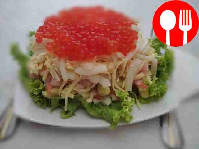 Сытный салат с креветками