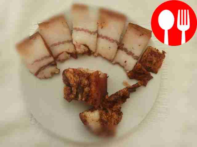 Сочные кусочки сала с перцем