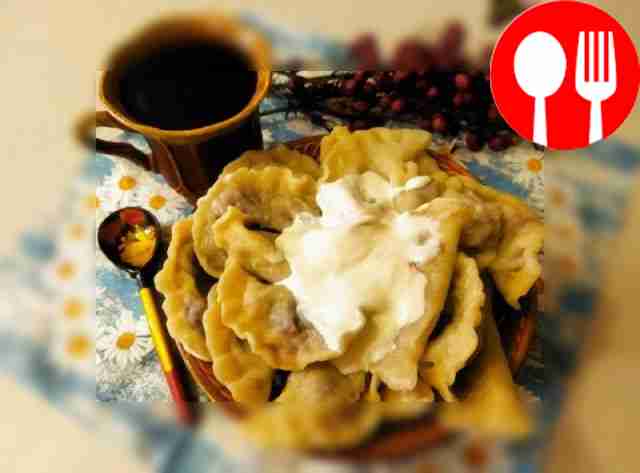 Сочные вареники с вишней