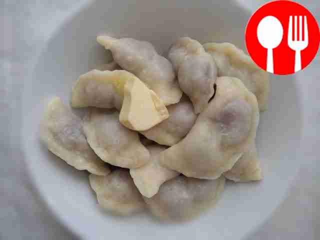 Ароматные вареники с вишней