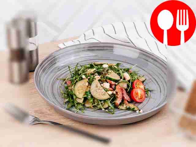 Салат с руколой и сыром