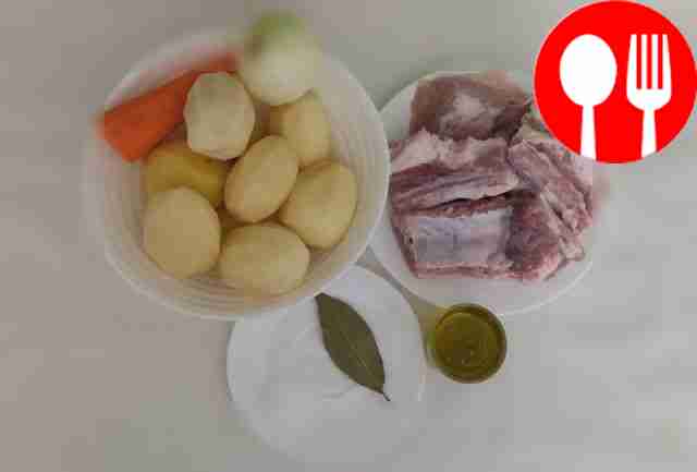 Очистите картофель, лук и морковь, затем...