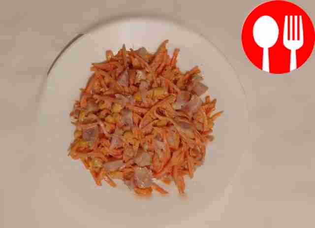 Питательный салат с корейской морковью и кукурузой