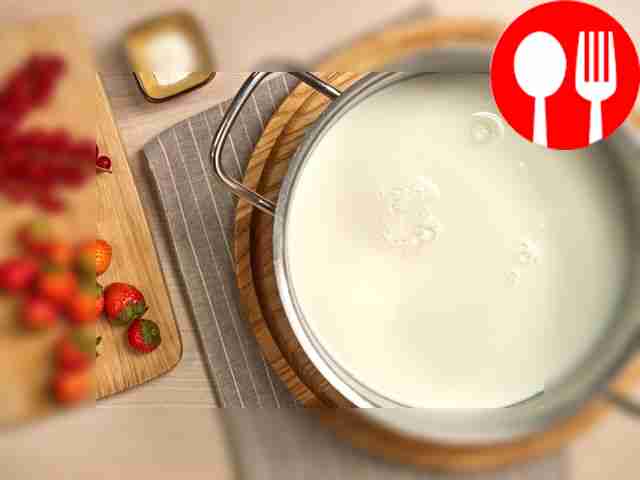 Подогрейте молоко. В сухую стерилизованную...