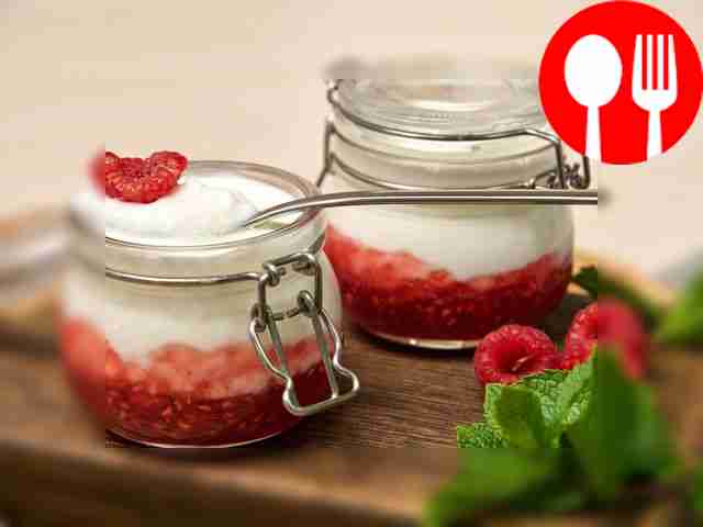 Йогурт с малиной