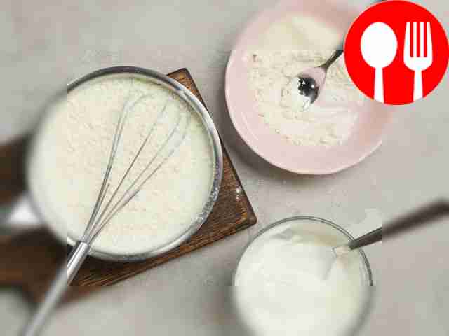 Подготовьте ингредиенты. В кастрюльку влейте...