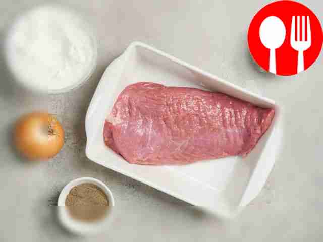 Промойте телятину холодной водой и обсушите...