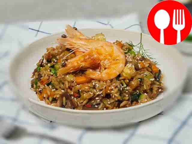 Жареный рис с грибами и овощами