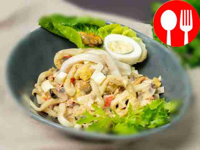 Салат из мидий и кальмаров «Морская пучина»