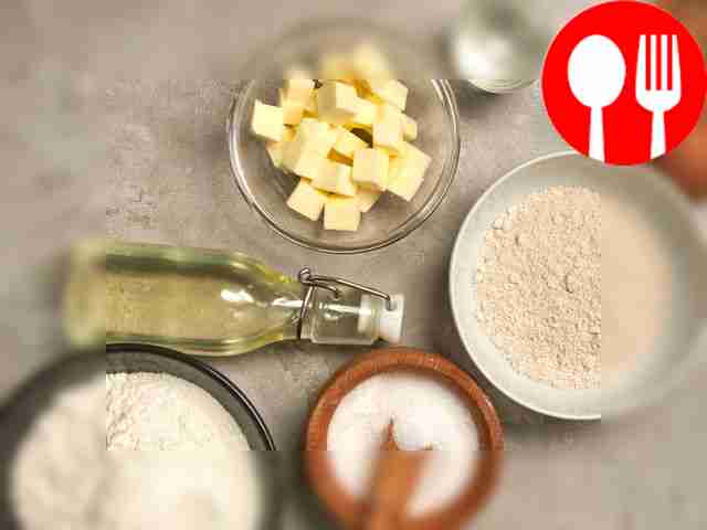 Просейте два вида муки, чтобы не было комочков...