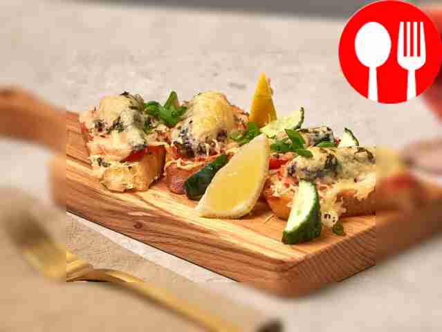 Багет с консервированными шпротами