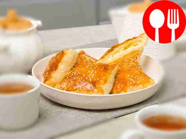 Самса с сыром сулугуни из слоеного теста