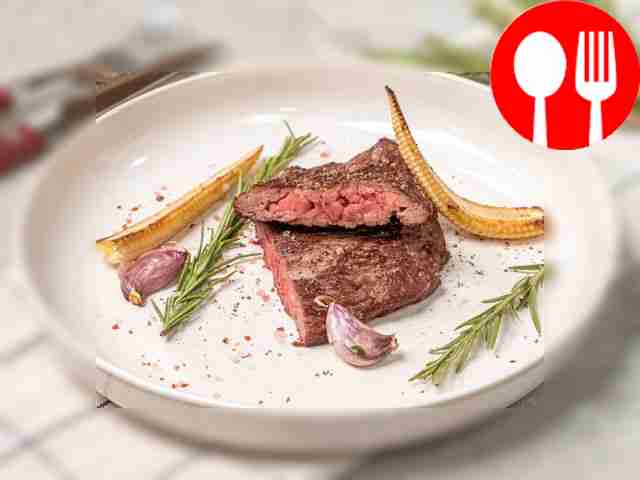 Стейк из говядины на сковороде