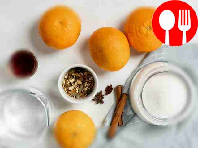 Помойте мандарины, очистите их и разделите на...