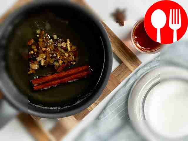 Приготовьте сироп: доведите сахар и воду до...