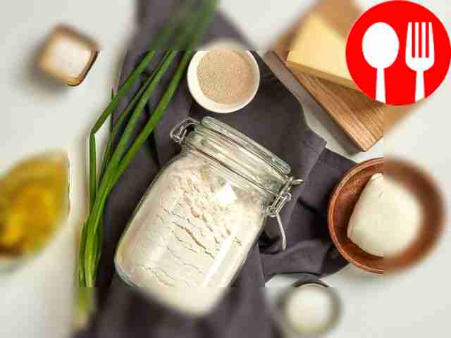 Просейте муку через мелкое сито. Подогрейте до...