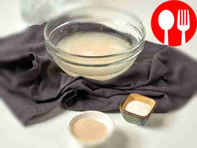 Подготовьте опару: в миске смешайте сухие...