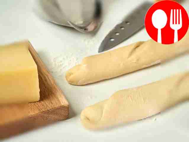 Замесите тесто. Выложите его на стол,...