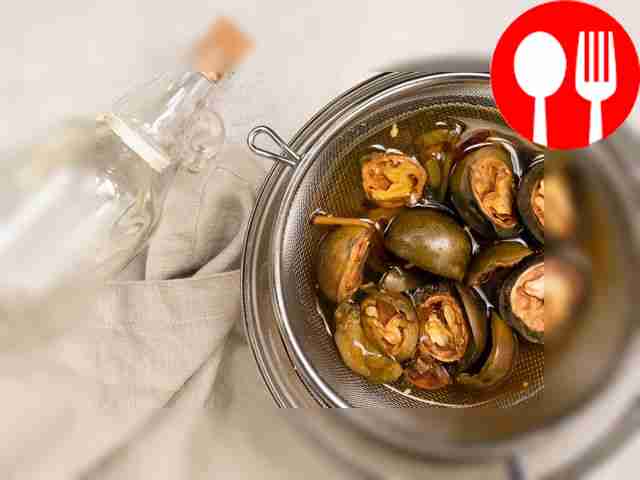 Сделайте настойку. Поместите сосуд в тёмное...