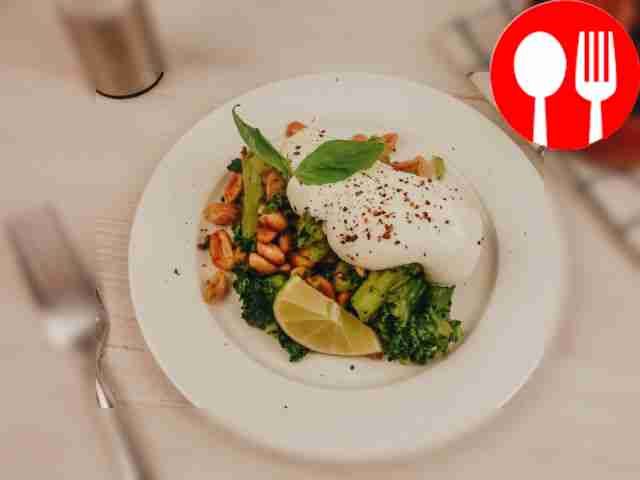 Брокколи с арахисом и оливковым маслом