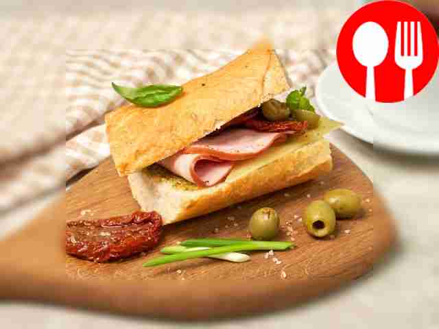 Багет с колбасой мортаделла