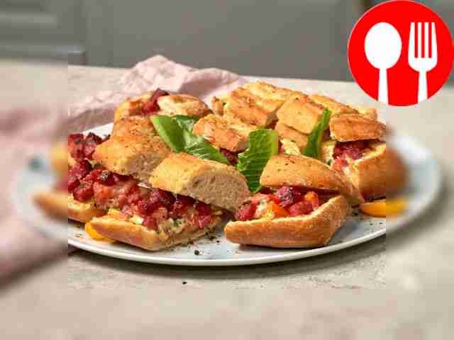 Багет с полукопченой колбасой