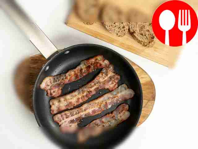 Подготовьте ингредиенты. От багета отрежьте...