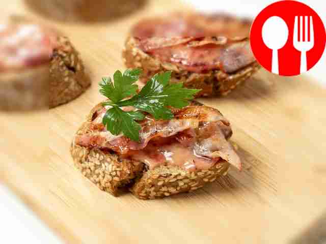 Приготовьте блюдо. Равномерно распределите...