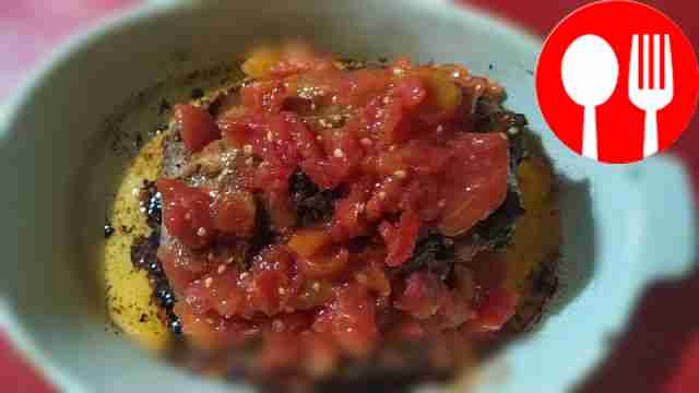 Насыщенная буженина под помидорным соусом