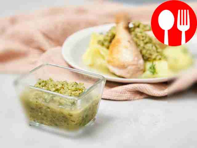 Подавайте аджику в небольшом соуснике, сам...